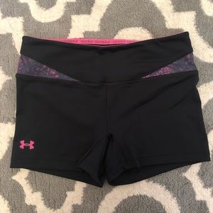 Under Armour Women’s black sport shorts size XS